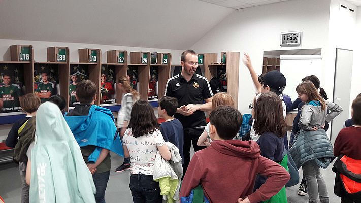 TÜV AUSTRIA Kids besuchen Allianz Stadion in Hütteldorf