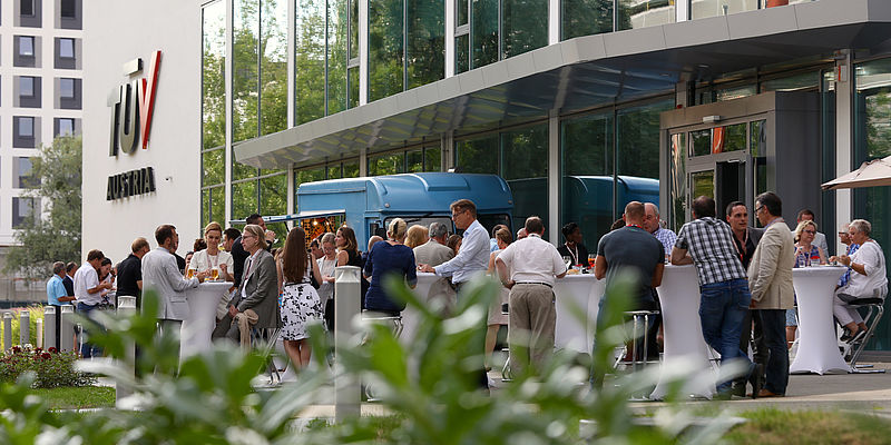 Der längste Tag des Jahres lockte knapp 300 Kunden, Partner und Freunde zum Sommerfest auf den TÜV AUSTRIA Campus.