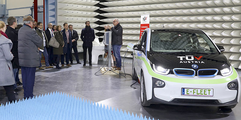 E-Mobility, E-Ladeinfrastruktur und Elektromagnetische Verträglichkeit in der größten EMV-Halle Österreichs im TÜV AUSTRIA Technology & Innovation Center.