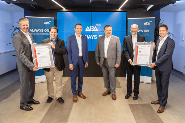 IT-Sicherheit und Servicequalität von APA-IT nach ISO-Normen bestätigt - TÜV AUSTRIA vergab Zertifikate im APA-Pressezentrum (C) APA, Krisztian Juhasz