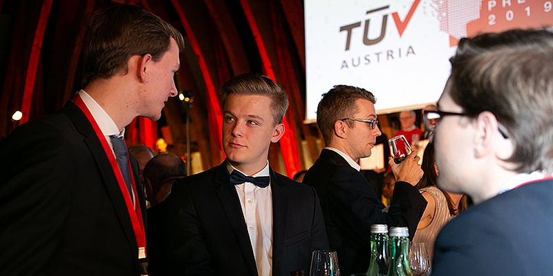 TÜV AUSTRIA Wissenschaftspreis 2019: Dass der TÜV AUSTRIA Wissenschaftspreis längst bei Wirtschaft, Wissenschaft und Forschung angekommen ist, bewies das enorme Publikumsinteresse. 380 Gäste erlebten einen spannenden Abend mit und für Österreichs Next Generation. (C) TÜV AUSTRIA, Saskia Jonasch