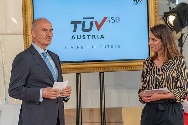 TÜV AUSTRIA President Johann Marihart opened the #TÜVAUSTRIA150 celebrations hosted by Austrian TV reporter and journalist Lisa Gadenstätter (C) TÜV AUSTRIA, Christian Kraus
