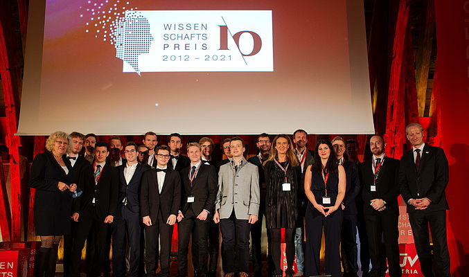 Glückliche Gewinner_innen, die sich in den vergangenen zehn Jahren über eine Auszeichnung mit dem TÜV AUSTRIA #WiPreis I\O freuten