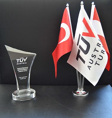 [Translate to Türk:] TÜV AUSTRIA Turk erhält Performance Award 2015: Pioniergeist auf Türkisch