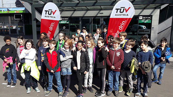 TÜV AUSTRIA Kids besuchen Allianz Stadion in Hütteldorf