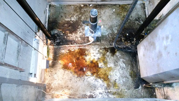 Mängel an Aufzügen: Verschmutzte Schachtgrube - Brandgefahr