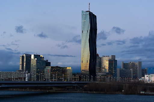 YOU TUBE: TÜV AUSTRIA prilikom ispitivanja dizala u najvišoj zgradi u Austriji - DC Tower Vienna, EXPA Pictures © 2015, PhotoCredit: EXPA/ Michael Gruber